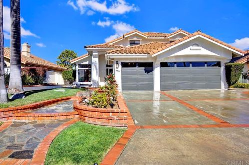 1960 White Birch Dr, Vista, CA 92081-7316