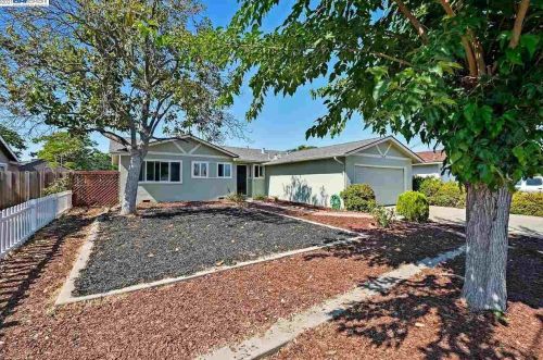 762 Alexander St, Livermore, CA 94550-5325