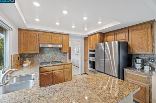 404 Saddlebrook Ln, Concord CA  94523-1614 exterior