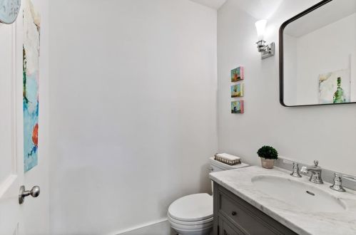 4238 Club Ln, Atlanta GA  30319-1140 exterior