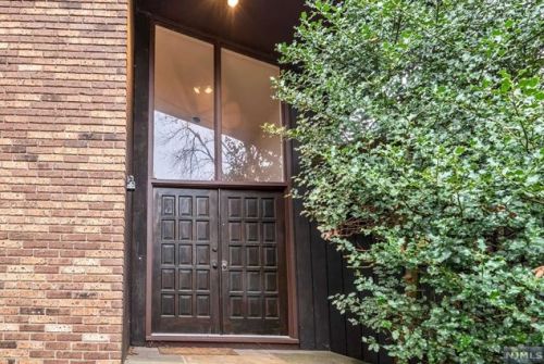 10 Cottontail Trl, Upper Saddle River, NJ 07458-1515