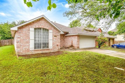 5454 Blue Water Lake Dr, Fort Worth, TX 76137-4324