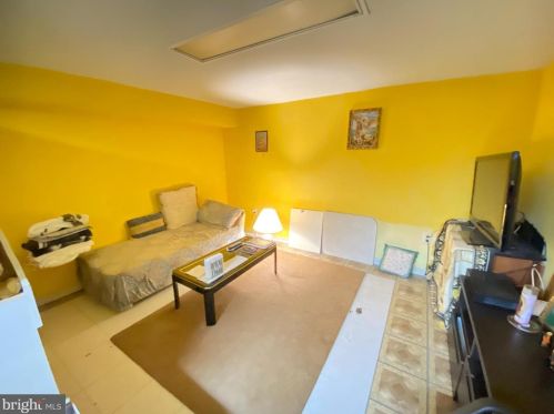 9504 Lawnsberry Ter, Silver Spring MD 20901-4714 exterior