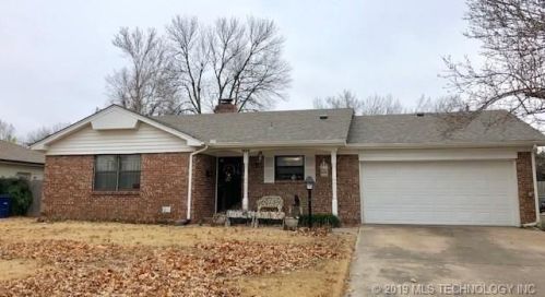 1856 57th Pl, Tulsa OK  74105-8810 exterior