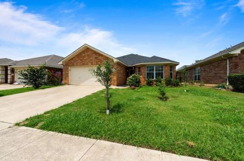 2321 Rushing Springs Dr, Fort Worth, TX 76118-7770