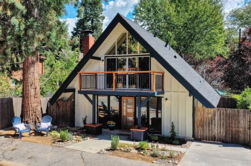 345 Maple Dr, Lake Arrowhead, CA 92352-9707