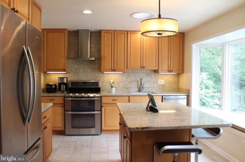 6205 Mori St, Mc Lean, VA 22101-3150
