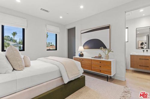 15754 Morrison St, Van Nuys CA  91436-1544 exterior