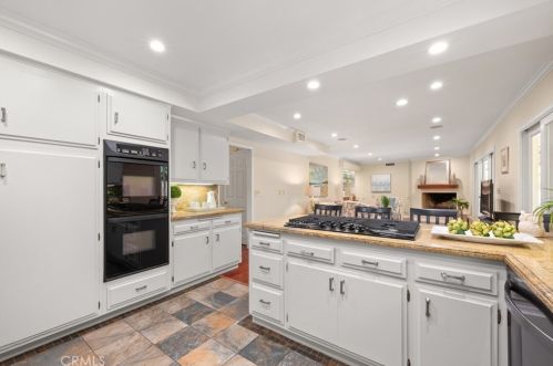 1430 Greenbriar Rd, Glendale CA  91207-1053 exterior