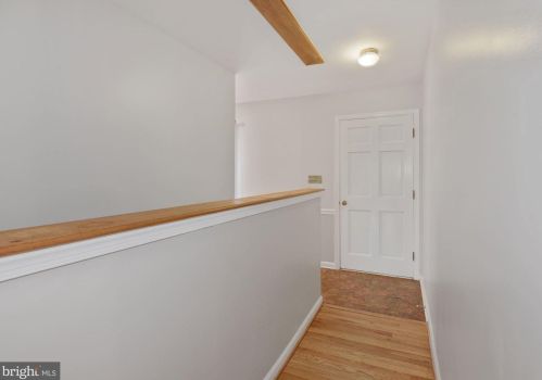 60 Hughes St, Hamilton, VA 20158-9539