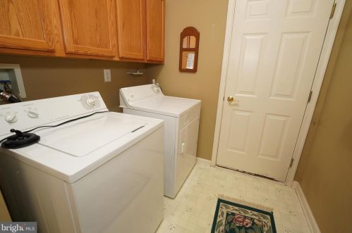 175 Meadowlark Dr, Trenton NJ  08690-3545 exterior