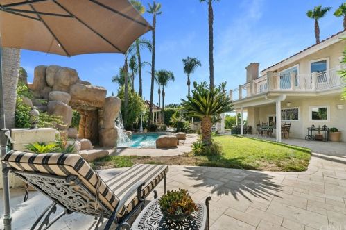 289 Owens Dr, Anaheim CA  92808-1327 exterior