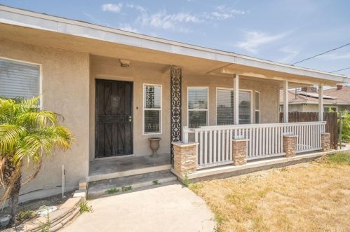 9729 Lombardy Ave, Bloomington, CA 92316-1618