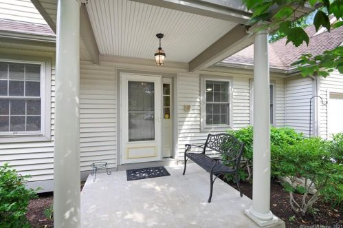 2 Carlisle Ln, Niantic, CT 06357-1249
