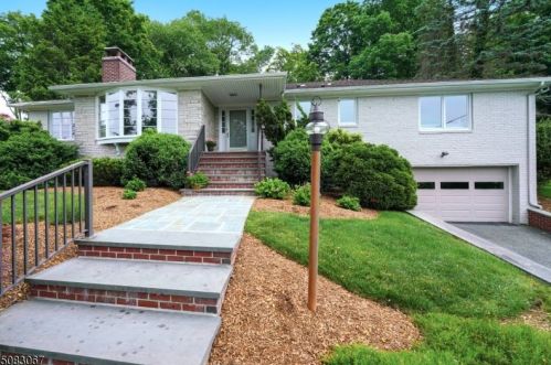 16 Runnymede Rd, Chatham Township, NJ 07928-1374