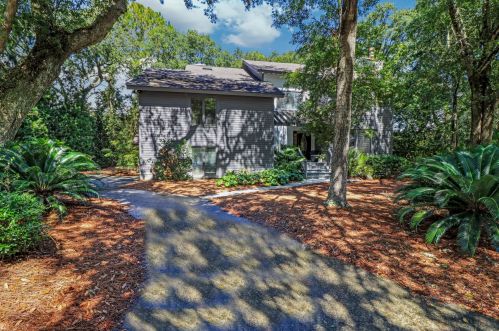 21 Fairway Oaks Ln, Isle Of Palms, SC 29451-3835