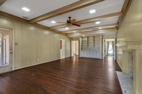 3819 Cabeza De Vaca Cir, Irving TX  75062-3832 exterior