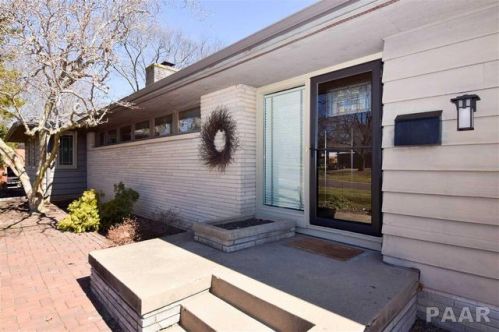 910 Birchwood Dr, Beverly Manor, IL 61571-1601
