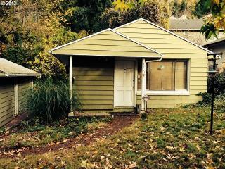 2710 Fremont Dr, Portland, OR 97220-5341