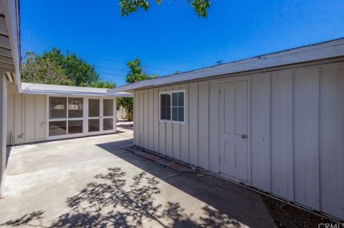 1129 Vermont Ave, Anaheim CA  92802-1825 exterior