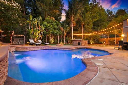 8730 Foxhollow Dr, Anaheim CA  92808-1674 exterior