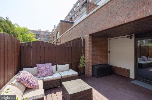 200 Lombard St, Philadelphia PA  19147-1605 exterior