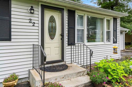 22 Barnesdale Rd, Nashua, NH 03062-2157