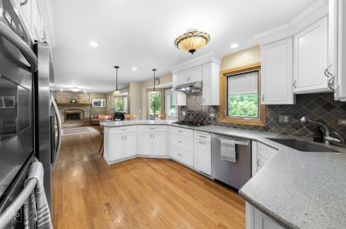 2411 Worthing Dr, Naperville, IL 60565-3063