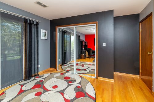 8316 Elmore St, Niles IL 60714-1943 exterior