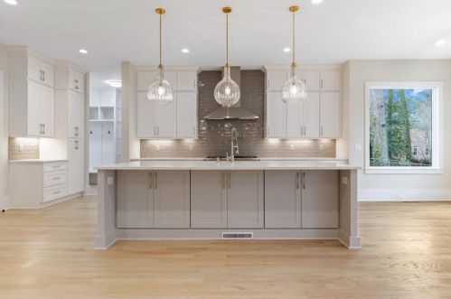 1610 Fearn Cir, Atlanta GA  30319-3512 exterior