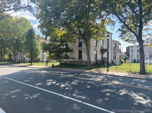 121 Huyshope Ave, Hartford, CT 06106-2818