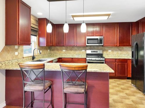 1182 Cape Cod Ln, Pingree Grove IL  60140-2000 exterior