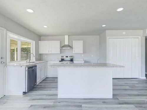 2030 Victoria Rd, Carrollton TX 75007-3120 exterior