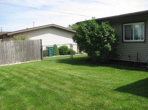 423 Saginaw Dr, Valpo IN 46385-8117 exterior