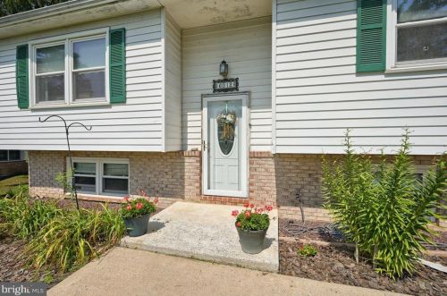 6012 Willow Spring Rd, Harrisburg, PA 17111-4751