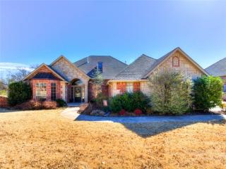 8660 Belcaro Dr, Edmond, OK 73034-8172