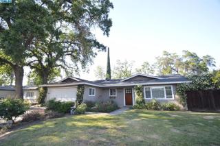 1018 Harter Ave, Visalia, CA 93277-5304
