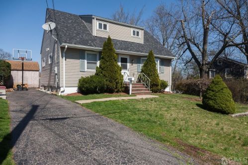 42 Meinzer St, Avenel, NJ 07001-1720
