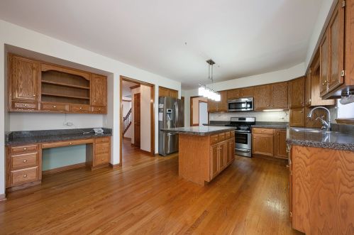 2772 Freeland Cir, Naperville IL  60564-5827 exterior
