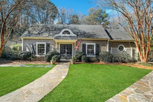 1386 Hanover West Dr, Atlanta GA  30327-1139 exterior