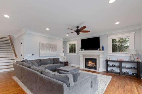 31 Honour Cir, Atlanta GA  30305-1121 exterior