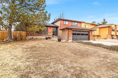 49 Belvista Ct, Pueblo, CO 81001-1703