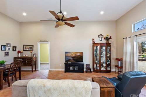 17368 Owl Tree Rd, Riverside CA  92504-9529 exterior