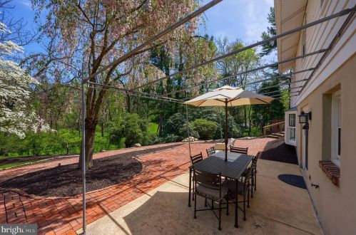 2033 Crescent Rd, York PA  17403-4760 exterior