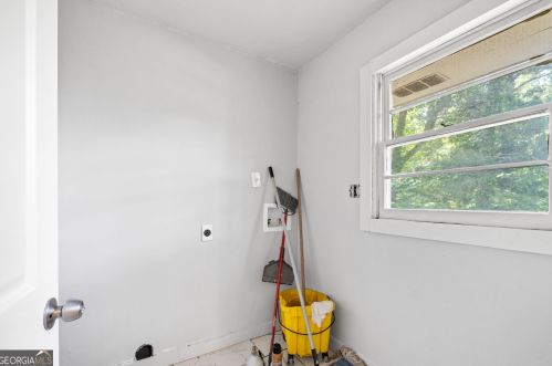 2916 Handy Dr, Atlanta GA  30318-7239 exterior