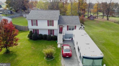 5875 Larue St, Harrisburg, PA 17112-1623