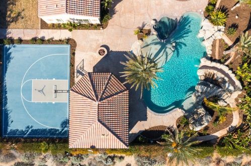 7756 Kingdom Dr, Riverside CA  92506 exterior