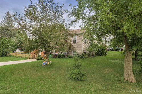 5210 Eisenhower Dr, Bull Valley, IL 60097-8742
