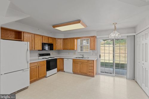 217 Forest Oak Ln, Harrisburg, PA 17110-3910