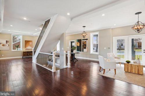 6615 Gude Ave, Silver Spring MD 20912-4827 exterior